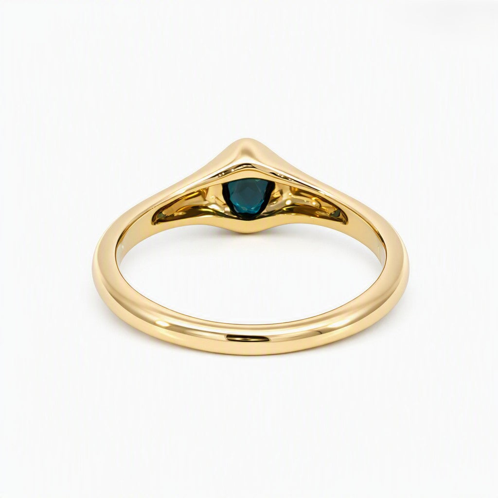 Sapphire Dreams Ingrid Oval Ring — Natural Australian Sapphire. Design: SDDOVCMYB001