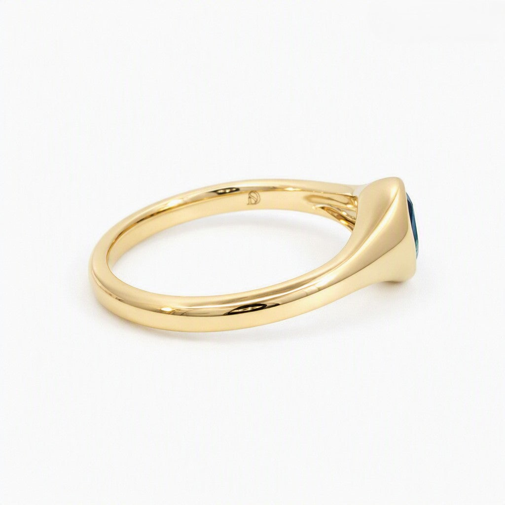 Sapphire Dreams Ingrid Oval Ring — Natural Australian Sapphire. Design: SDDOVCMYB001