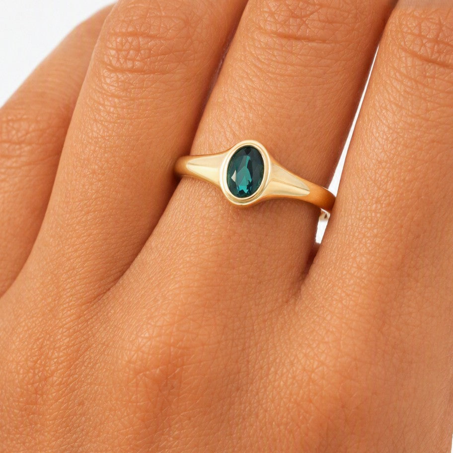 Sapphire Dreams Ingrid Oval Ring — Natural Australian Sapphire. Design: SDDOVCMYB001