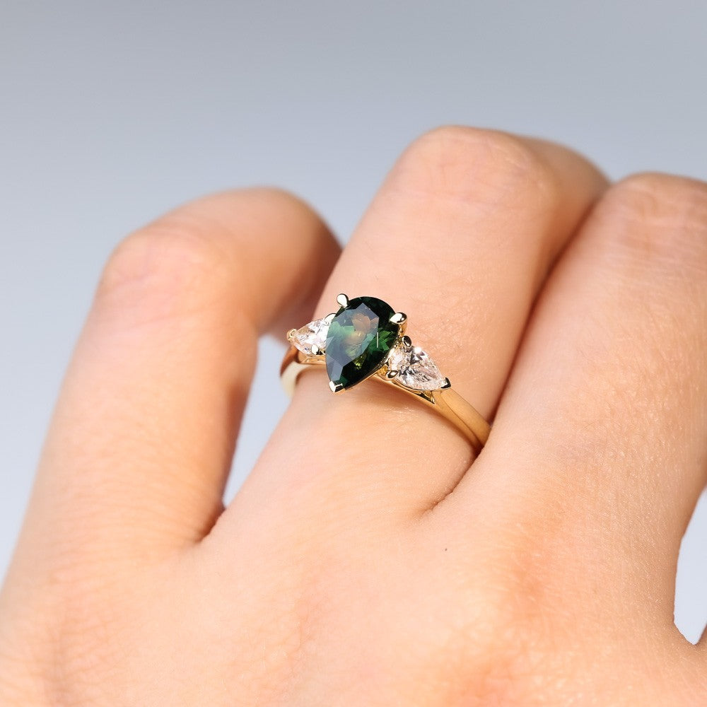 Sapphire Dreams - Emma, 18ct Yellow Gold Australian Sapphire & Mined Diamond Ring. Design: SDEOVSSYP007