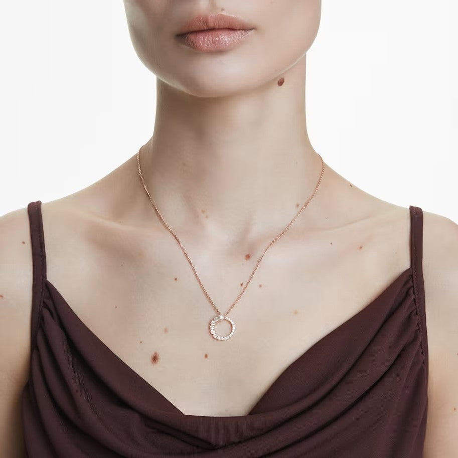 Matrix pendant, Crystal pearl, Round cut, White, Rose gold-tone plated. Design No: 5692265