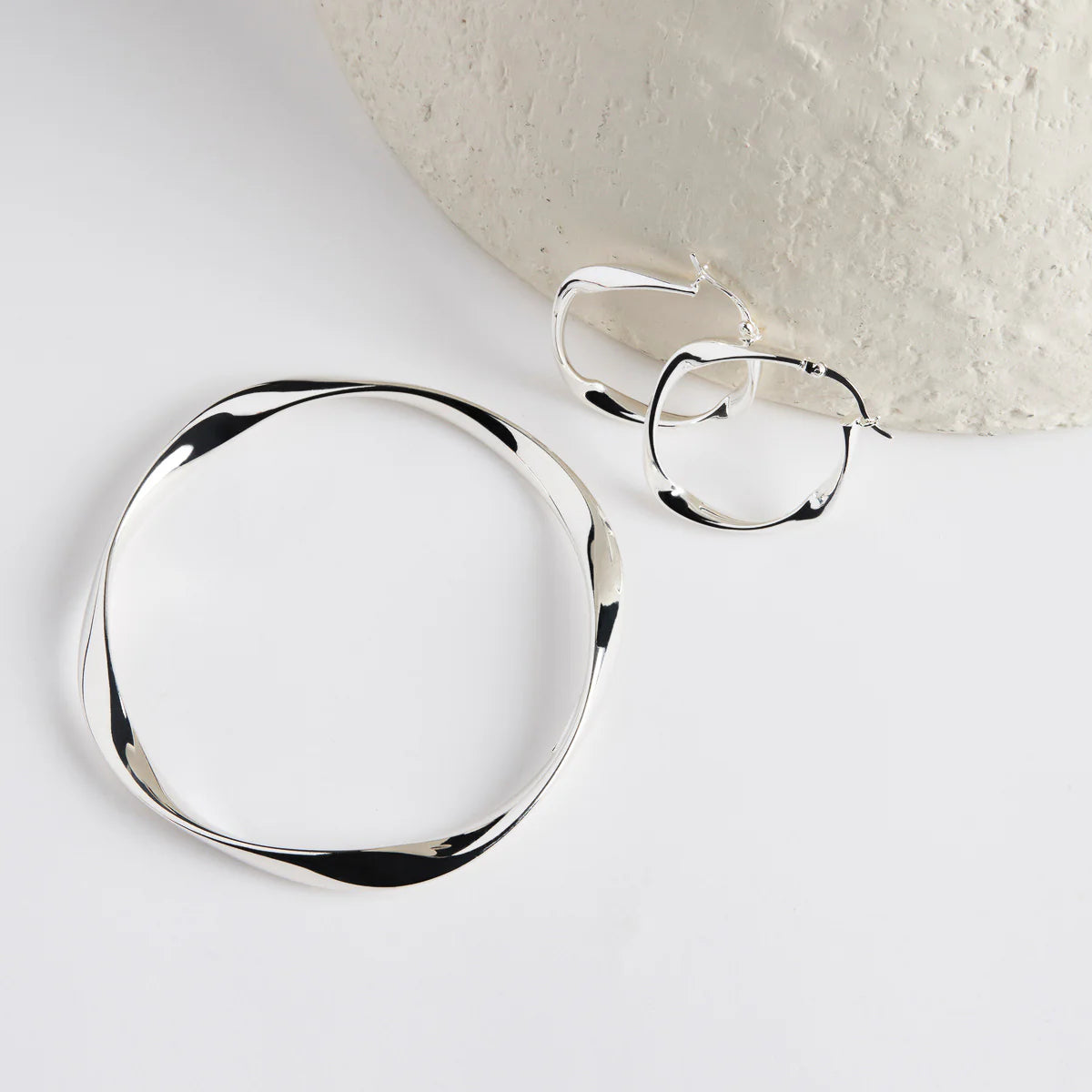 Najo Garden of Eden Hoop Earring. Design: E6617