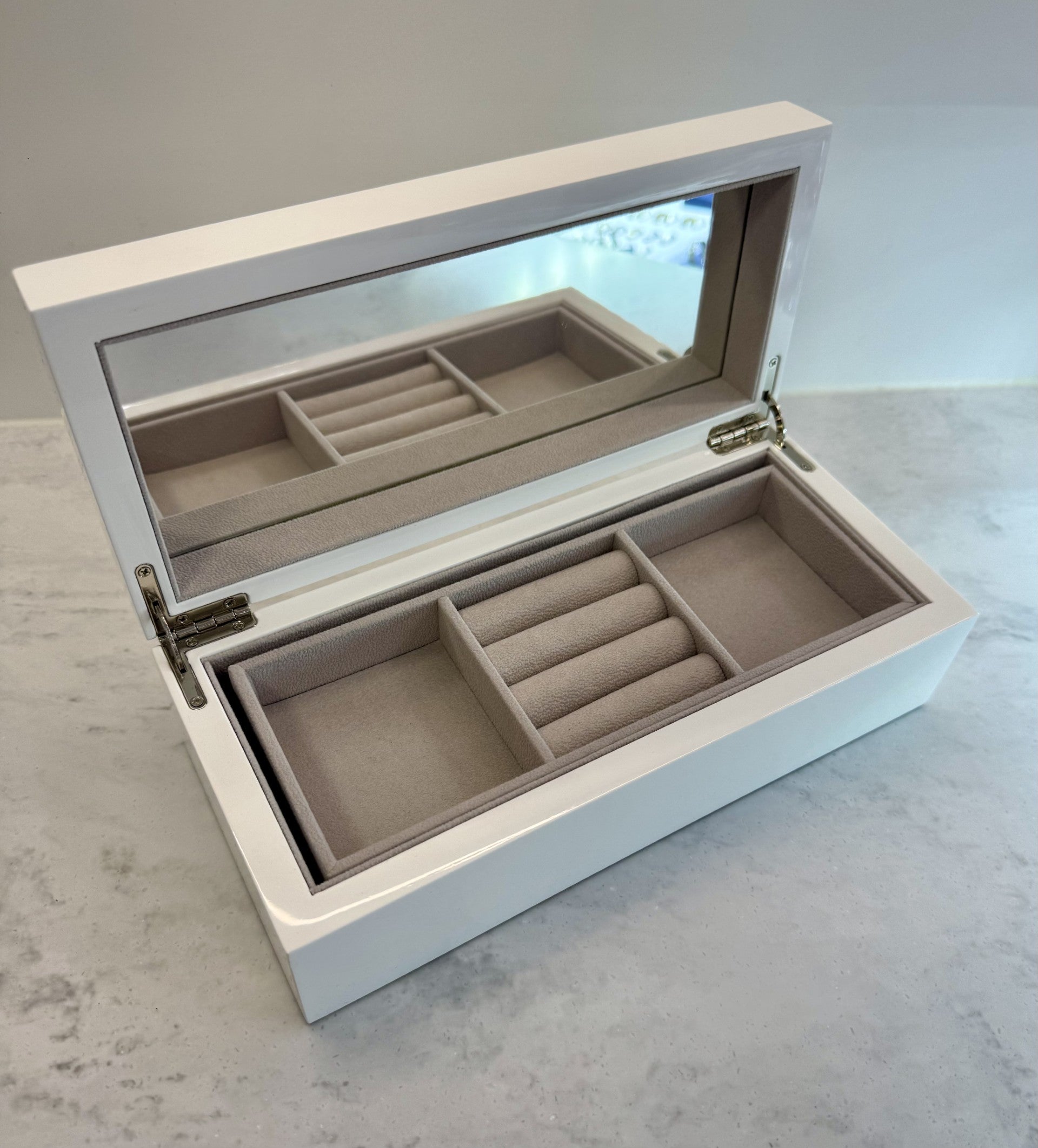 White Jewel Box – Rectangular (260 × 118 × 80 mm). Design No: WJ34WHITE