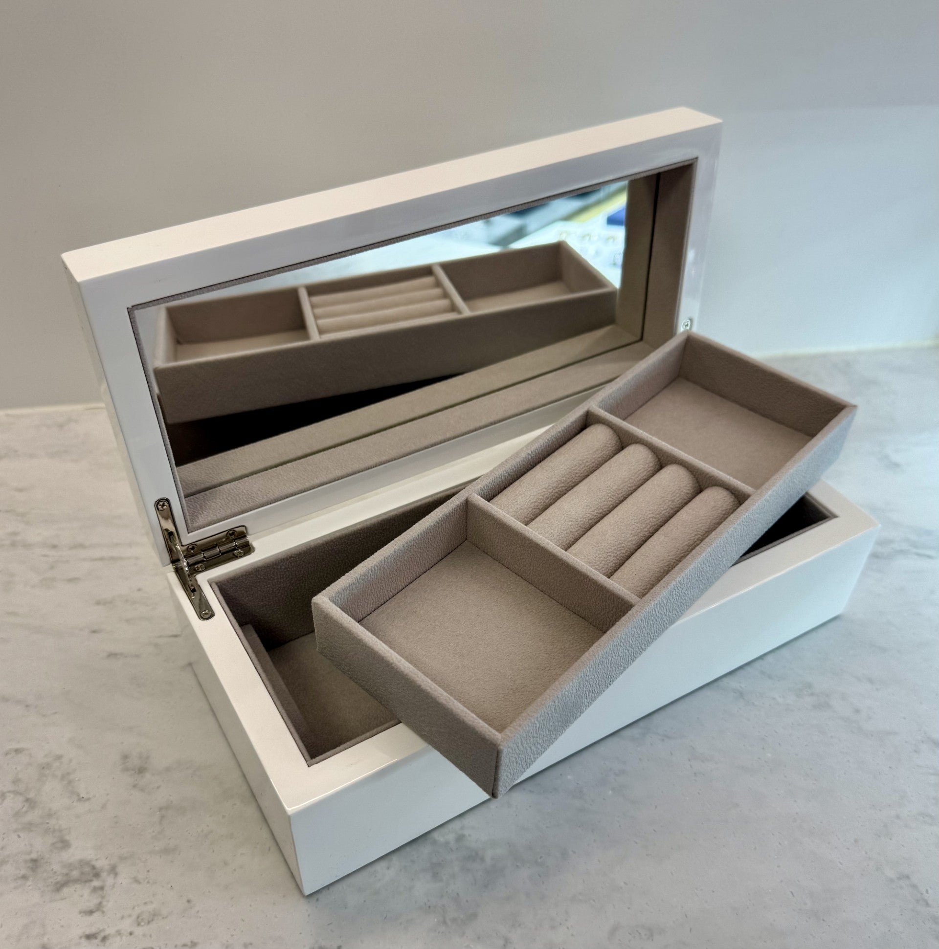 White Jewel Box – Rectangular (260 × 118 × 80 mm). Design No: WJ34WHITE