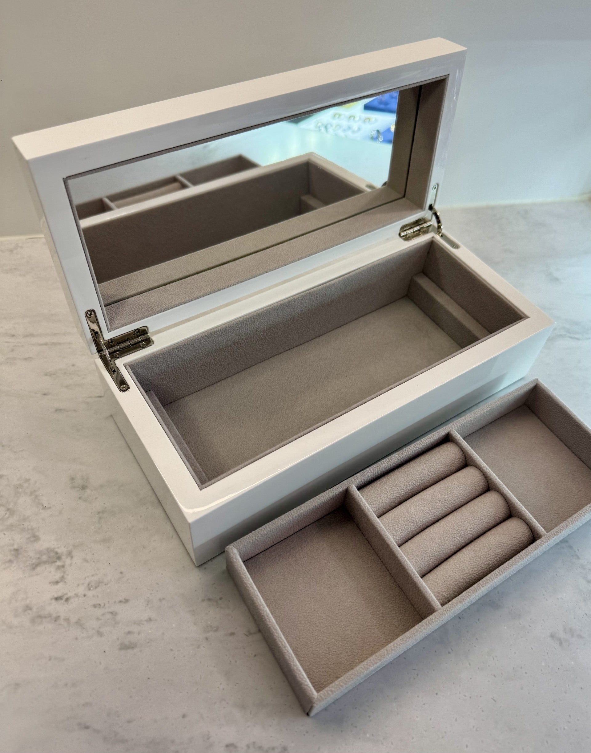 White Jewel Box – Rectangular (260 × 118 × 80 mm). Design No: WJ34WHITE