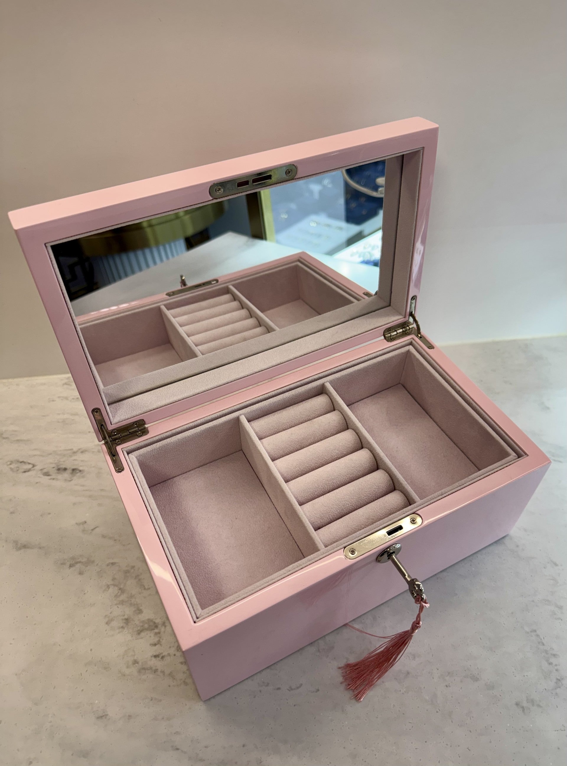 Pink Jewel Box - Rectaangle( 275 x 165 x 130mm). Design No: WJ36PINK