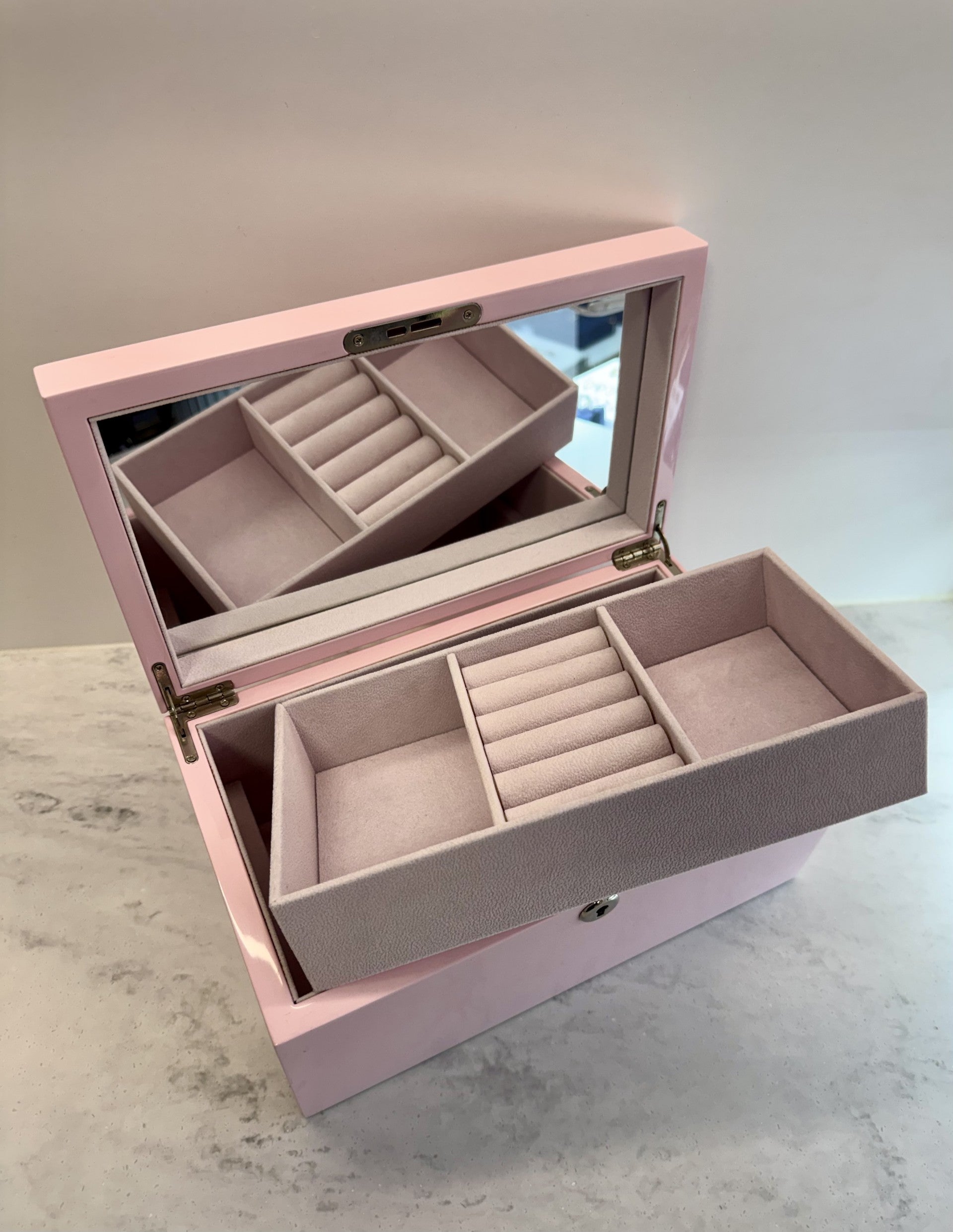 Pink Jewel Box - Rectaangle( 275 x 165 x 130mm). Design No: WJ36PINK